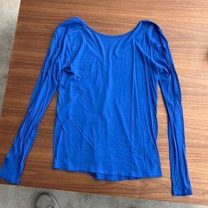 Lululemon long sleeve shirt with a slit in the back size 8.
